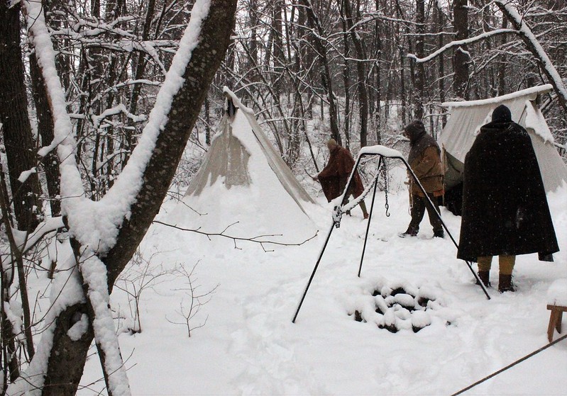 Zeltlager im Schnee